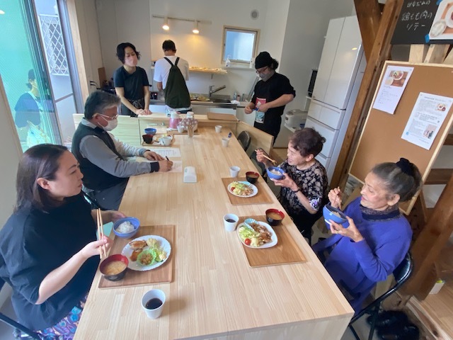 子安の丘みんなの家　家族食堂